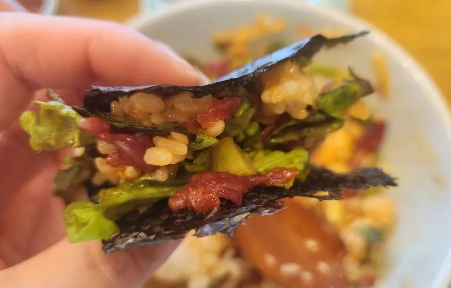 Yukhoe bibimbap wrapped in dried gim