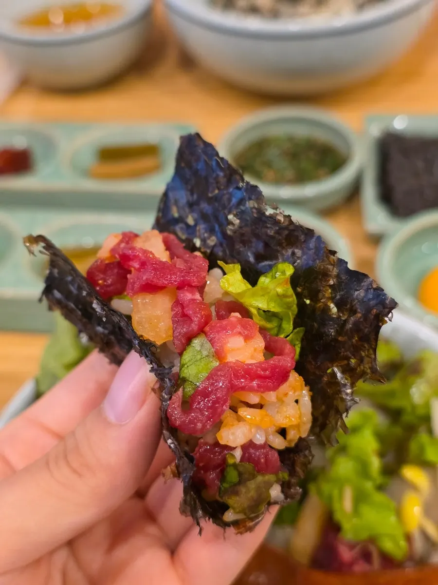 Wrapping gondre rice in seaweed side dish