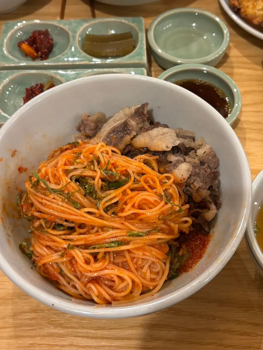 청어알비빔면 면과 양념
