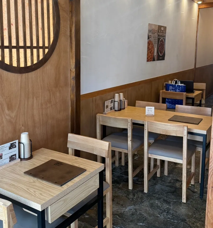Table seating at Hyangtaek Daegu Jongno Branch
