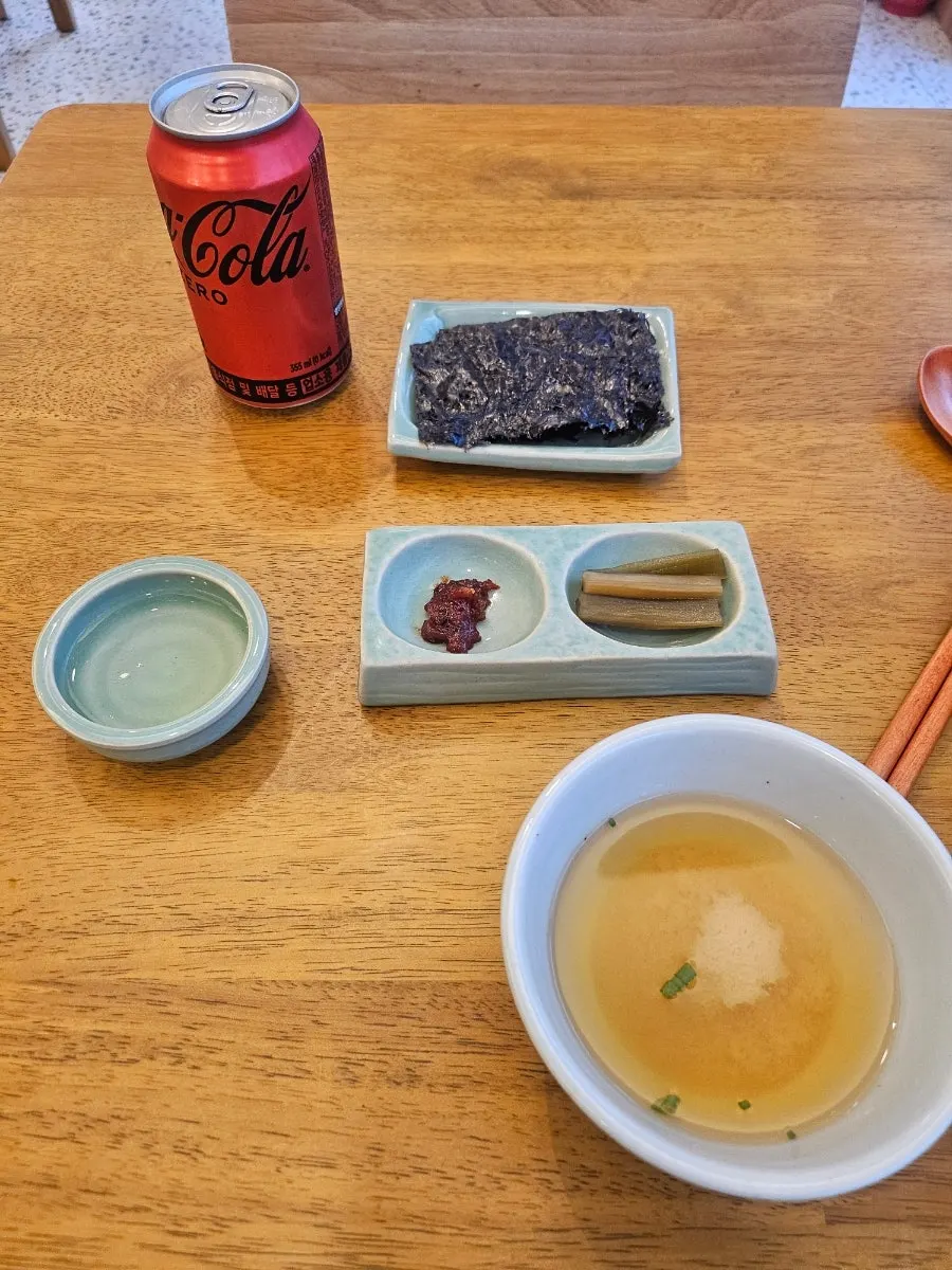 격자 칼집 낸 구운 가지가 올라간 향택 가지밥