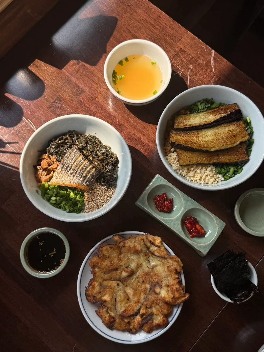 향택 삼치곤드레밥과 가지된장덮밥 상차림