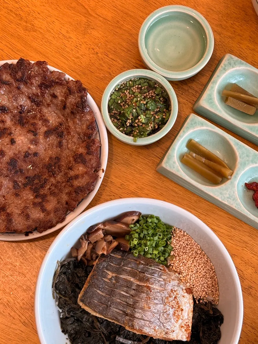 곱창김에 싸 먹는 향택 삼치곤드레밥