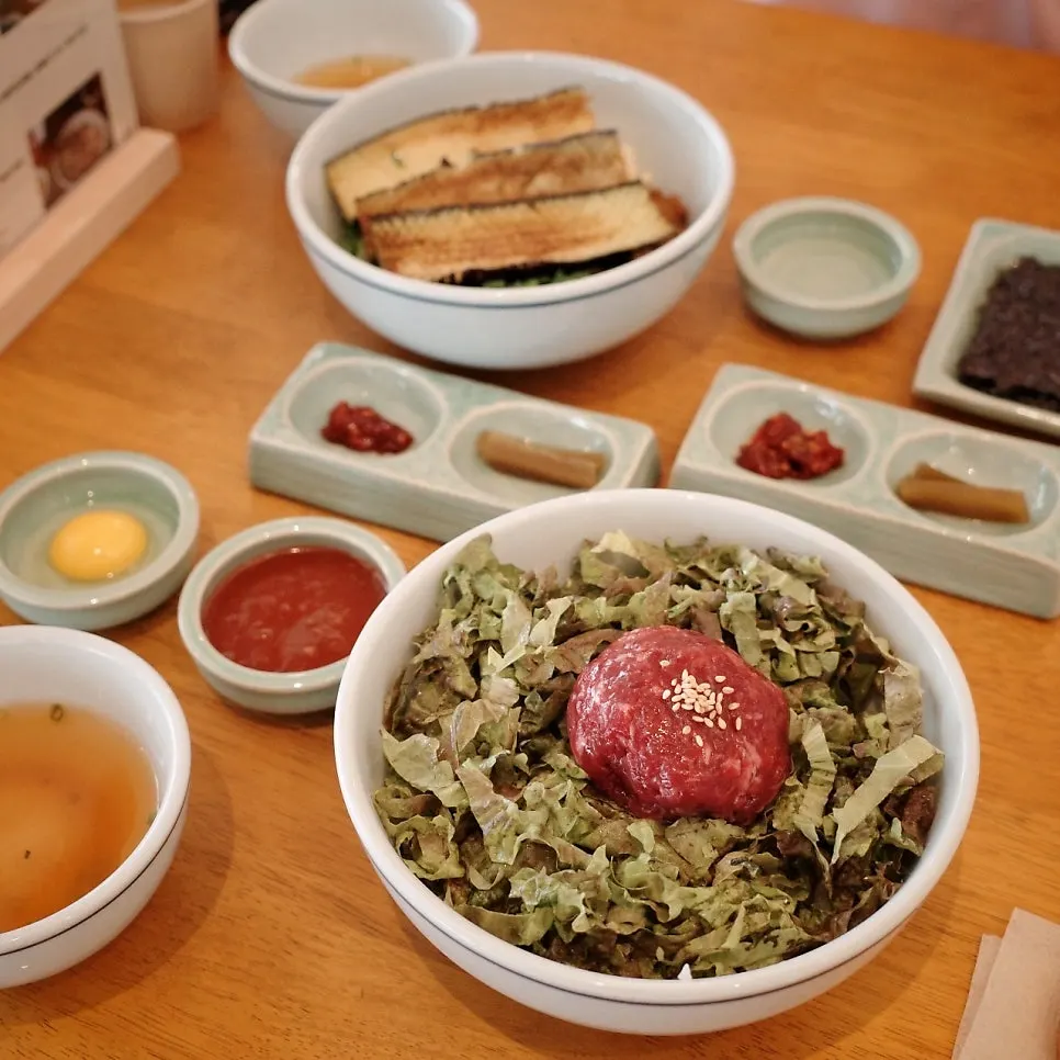 ป้ายแจ้งโปรโมชันรีวิวใบเสร็จ Naver วันธรรมดา แลกรับ mushroom platter ฟรี