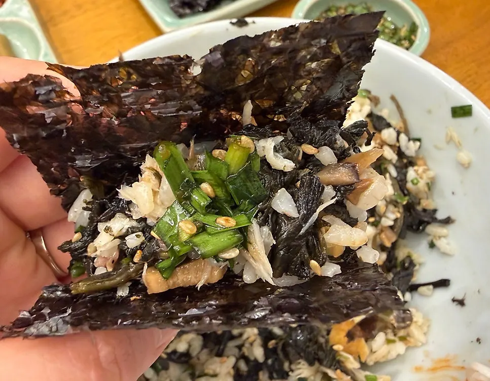 곱창김에 싸 먹는 삼치곤드레밥
