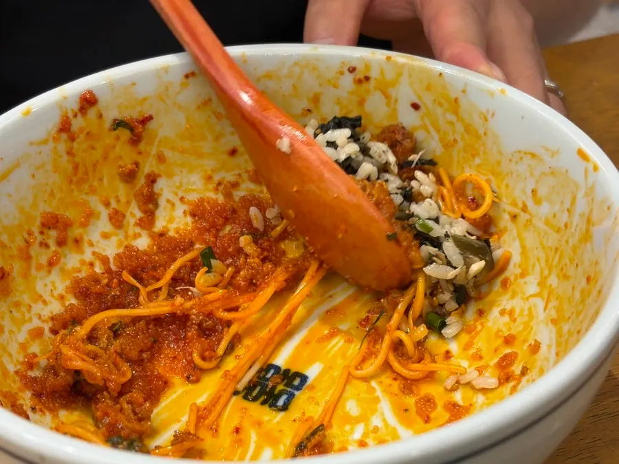 곱창김에 올린 청어알비빔면