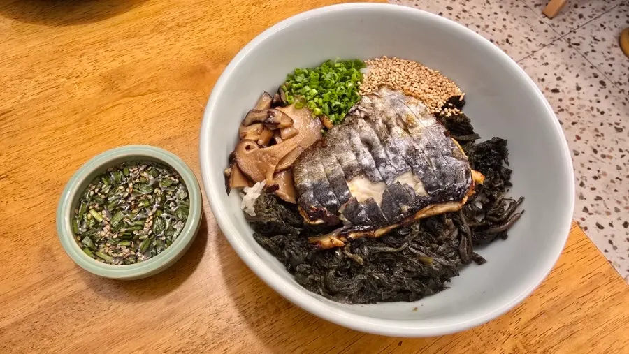 A bowl of Hyangtaek's mackerel gondre rice