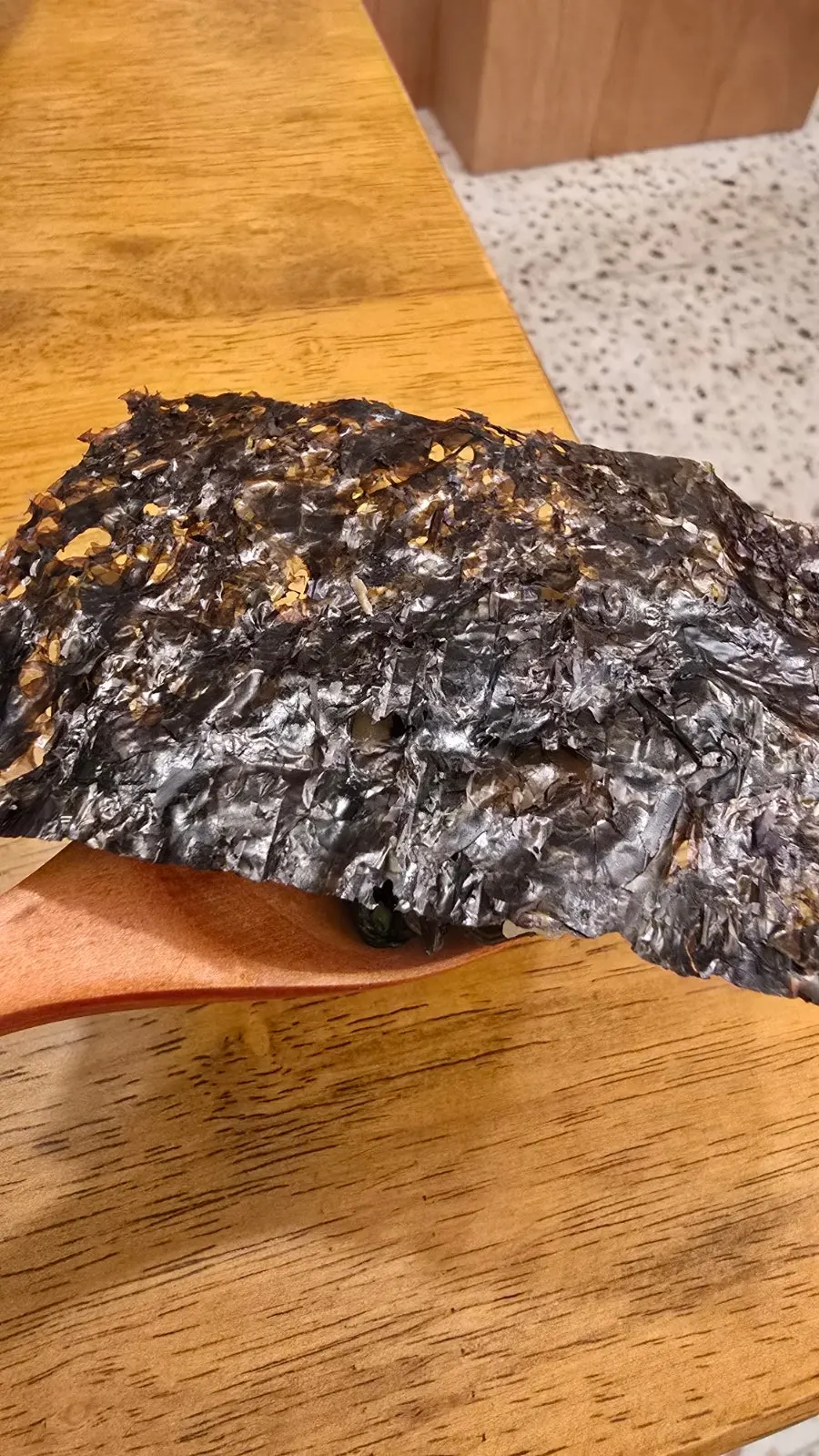 Soft mackerel flesh with gondre greens