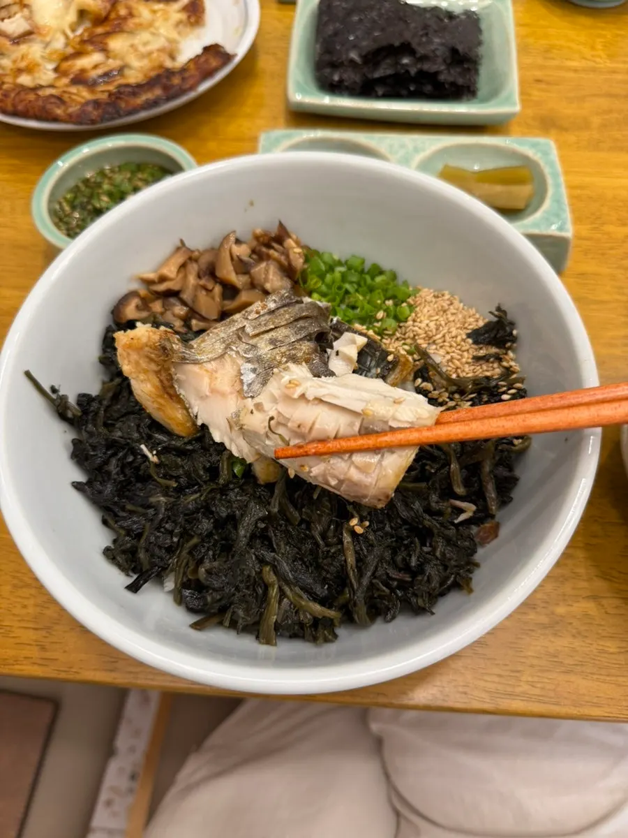 두툼하게 구워진 삼치 살코기