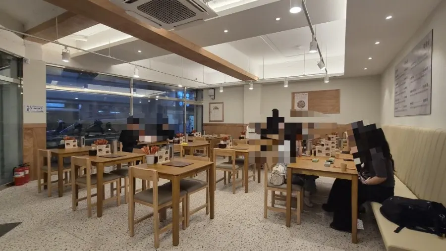 향택 성서계명대점 넓은 매장 내부