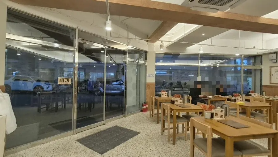 향택 성서계명대점 테이블 좌석