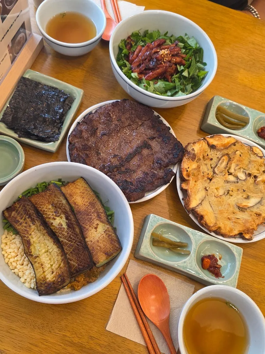 뒤이어 나온 한판갈비와 한판버섯
