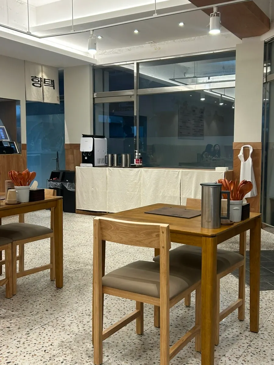 Seating inside Hyangtaek Seongseo Keimyung University Branch
