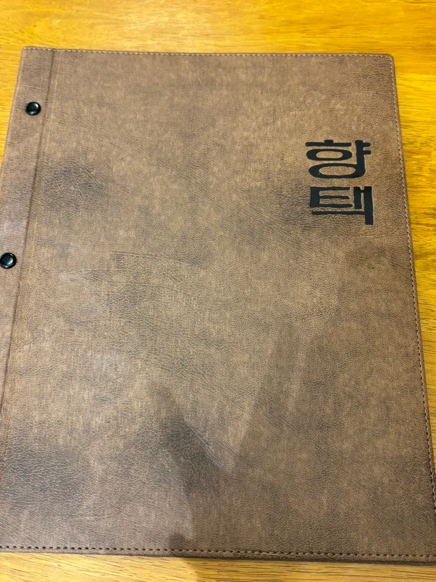 Interior seating at Hyangtaek Seongseo Keimyung University Branch