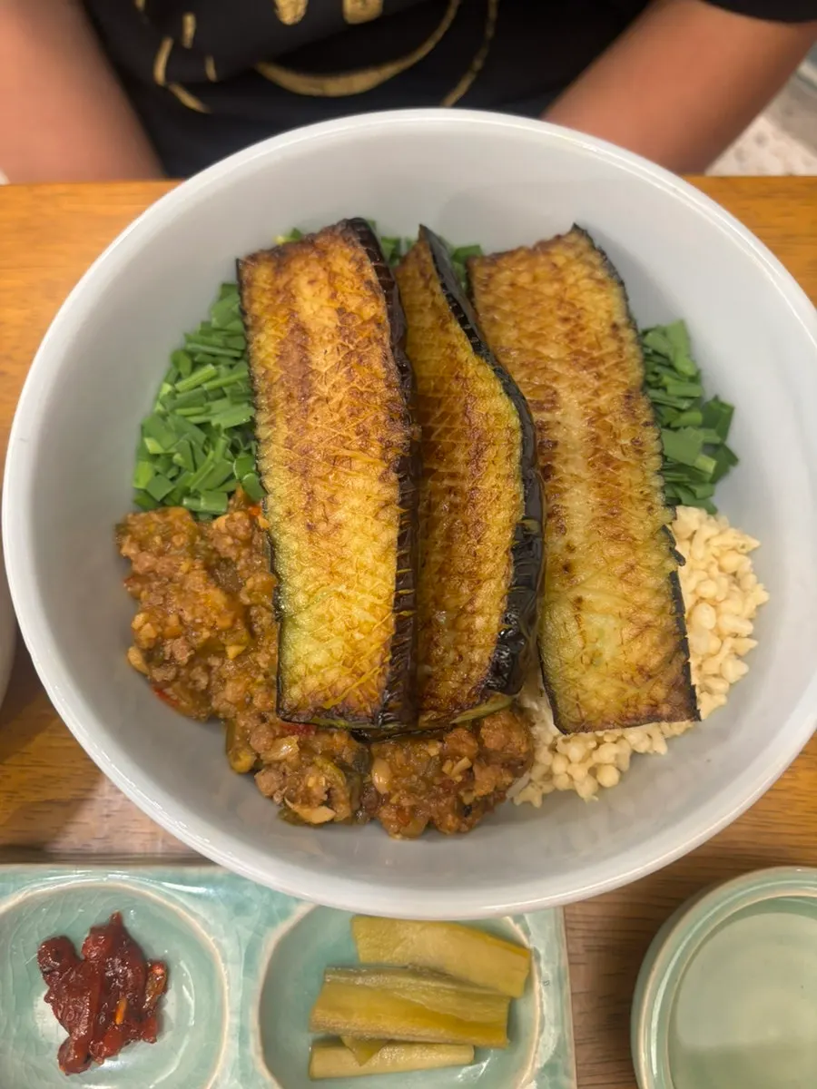 Boneless mackerel and gondre rice