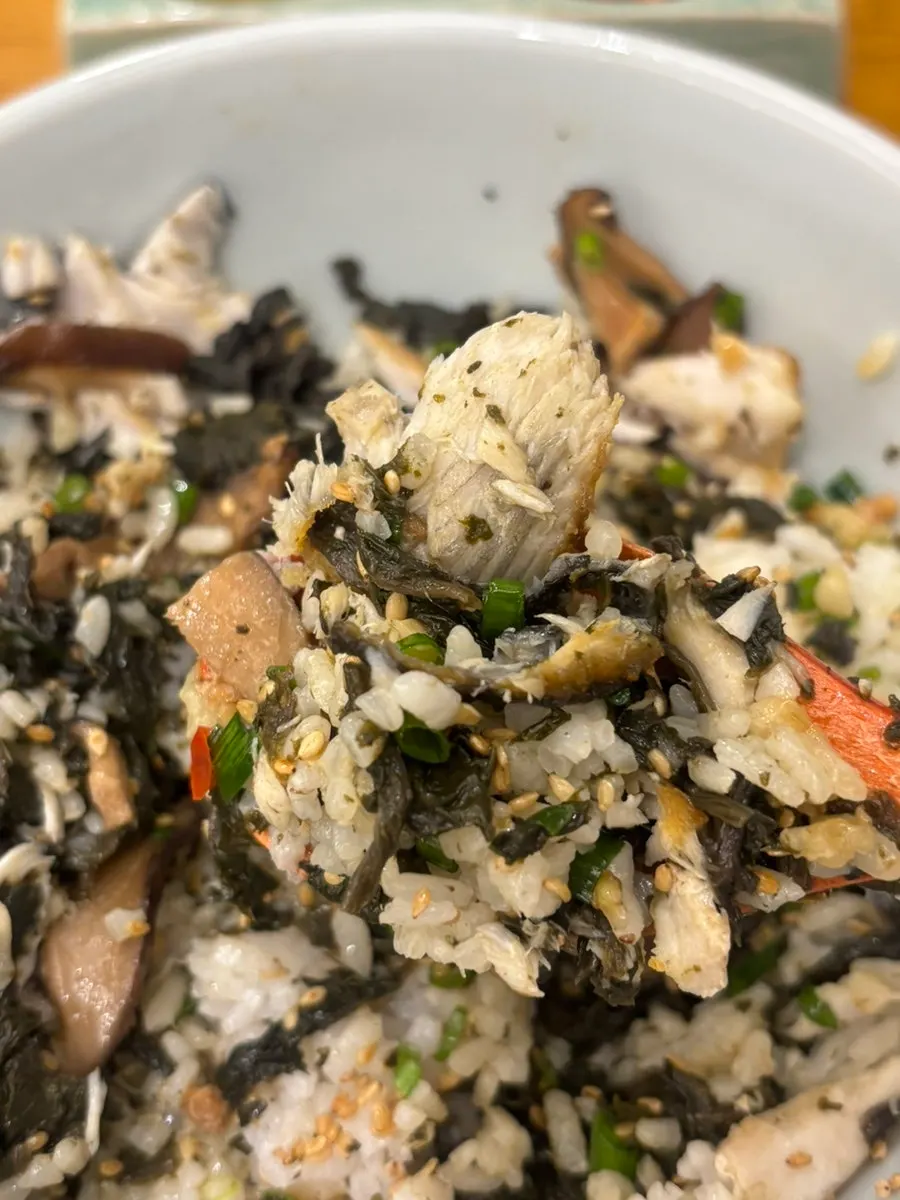 Wrapping rice in seaweed