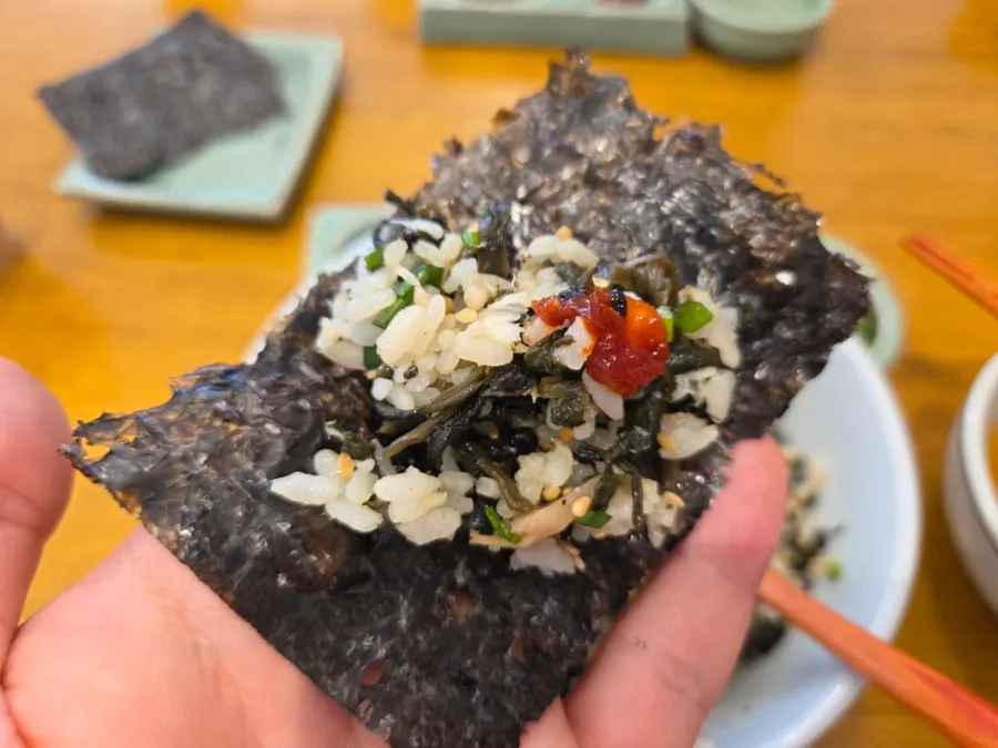 Mackerel gondre rice wrapped in gopchang gim with special sauce