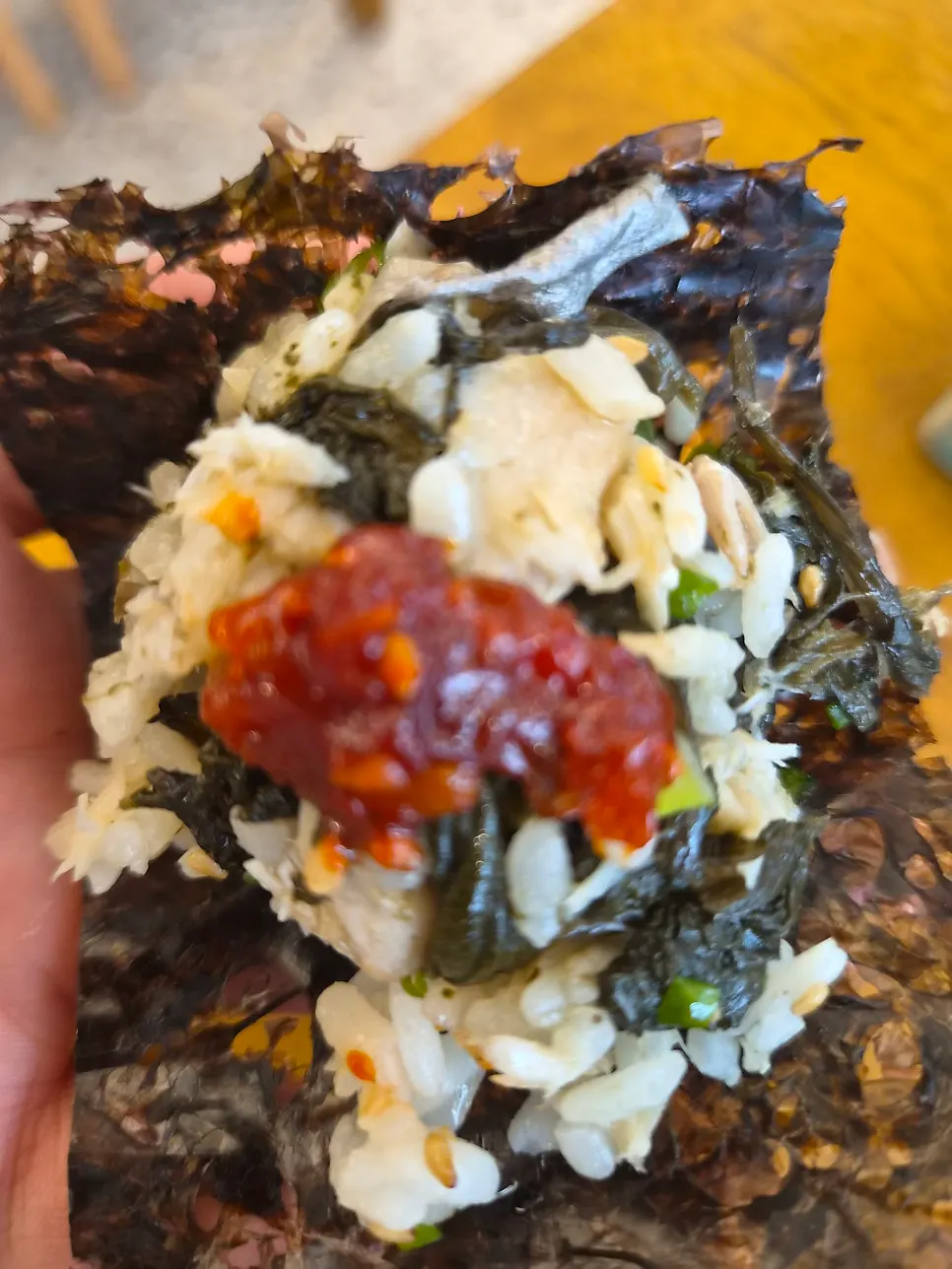 곱창김에 올린 삼치곤드레밥