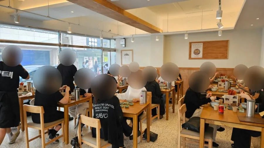 Hyangtaek interior packed with customers at lunchtime