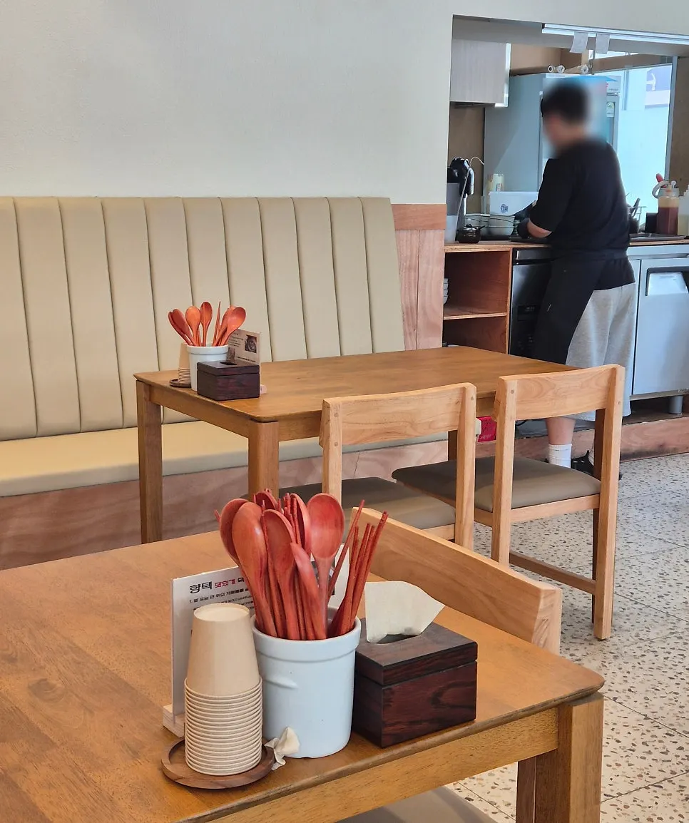 혼밥하기 편한 향택 성서계명대점 테이블
