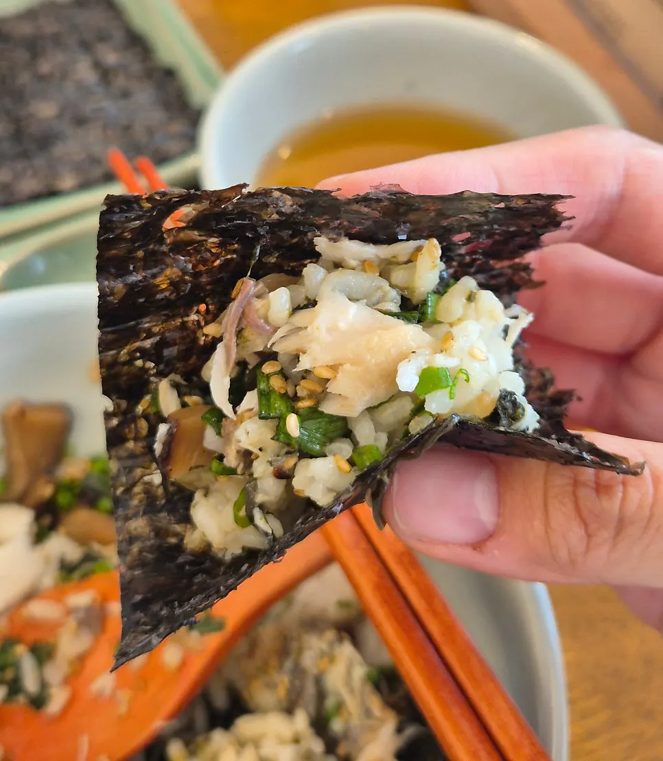 곱창김에 싸 먹는 삼치곤드레밥