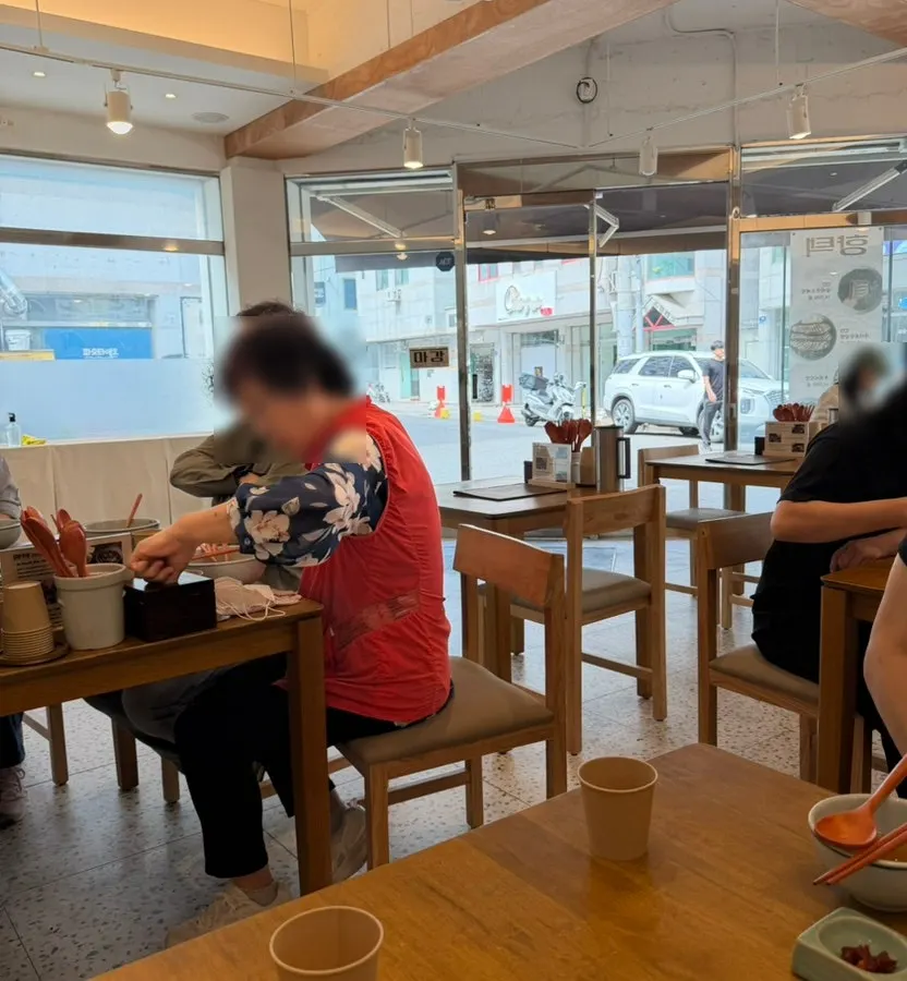 향택 성서계명대점 테이블 좌석 전경
