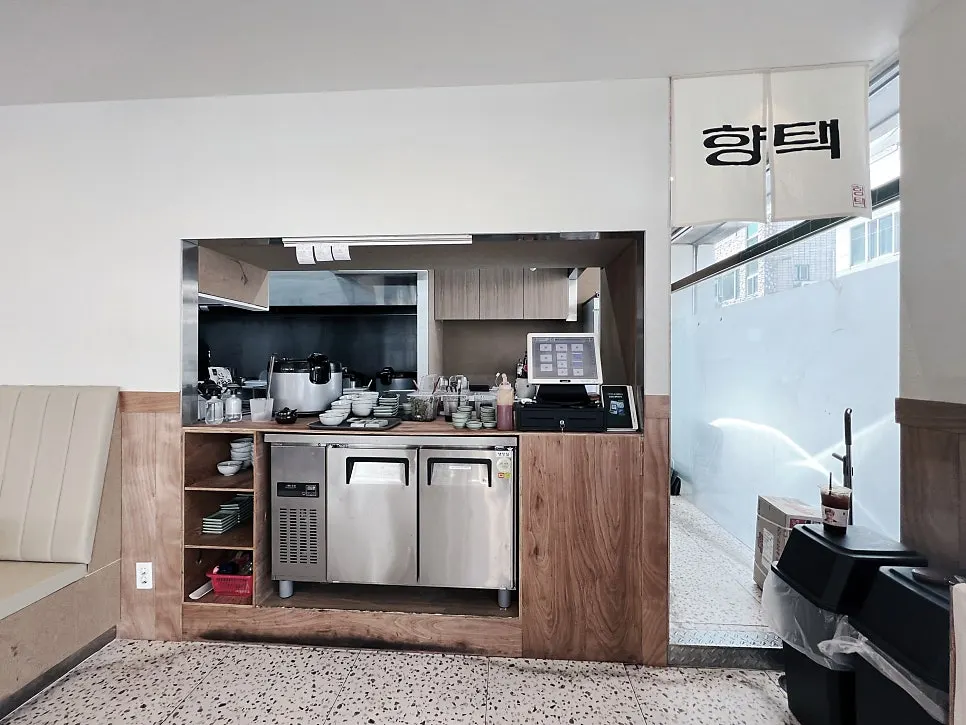 Hyangtaek's kitchen viewed from the front