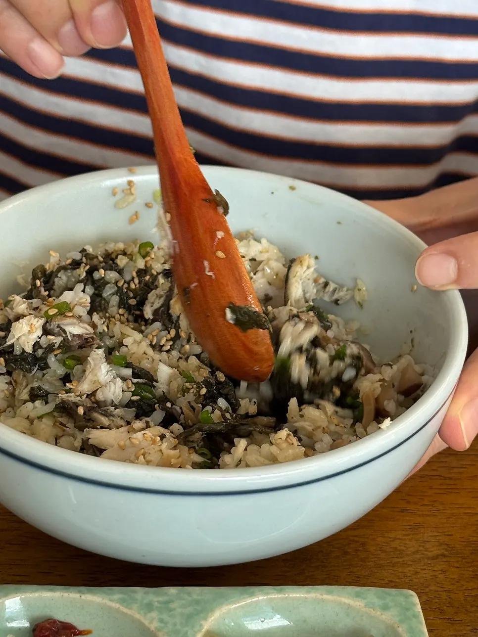Mackerel gondre rice torn apart and mixed