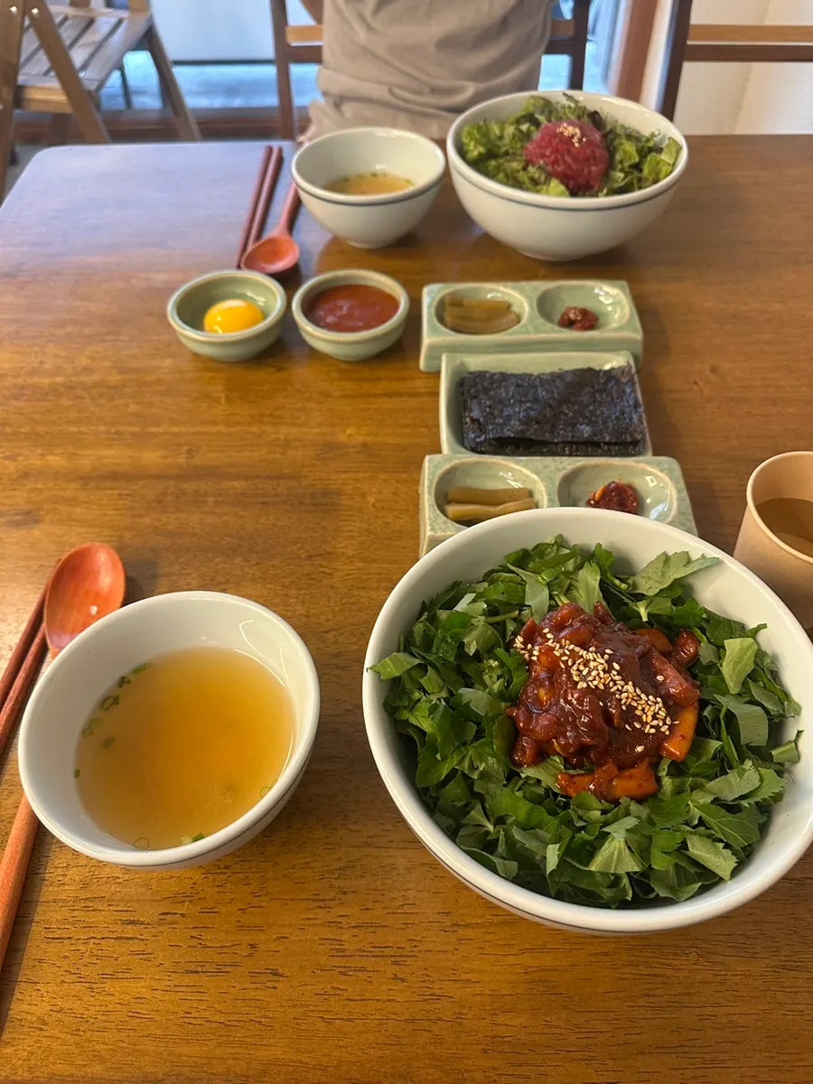 Meal set with one side dish per person