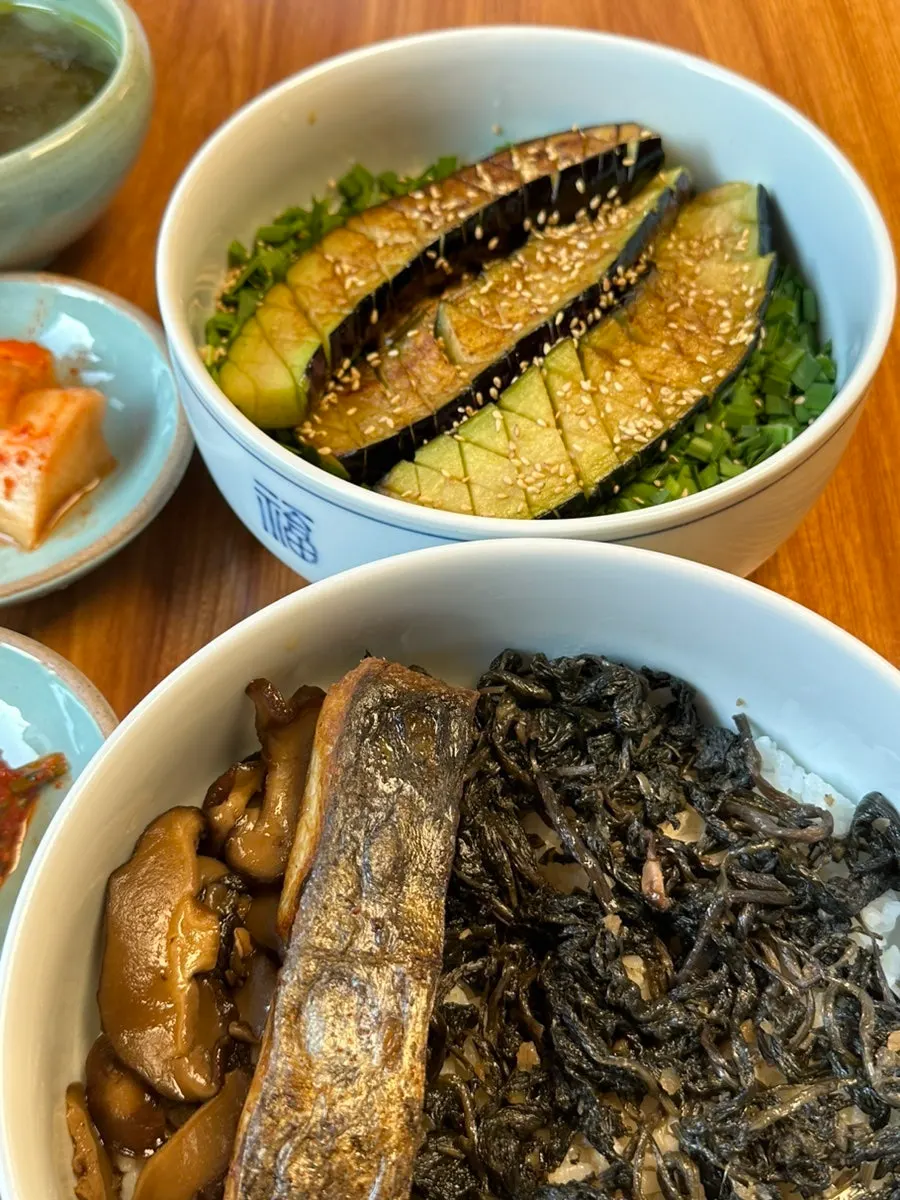 Table at Hyangtaek Daebong Branch after finishing the meal