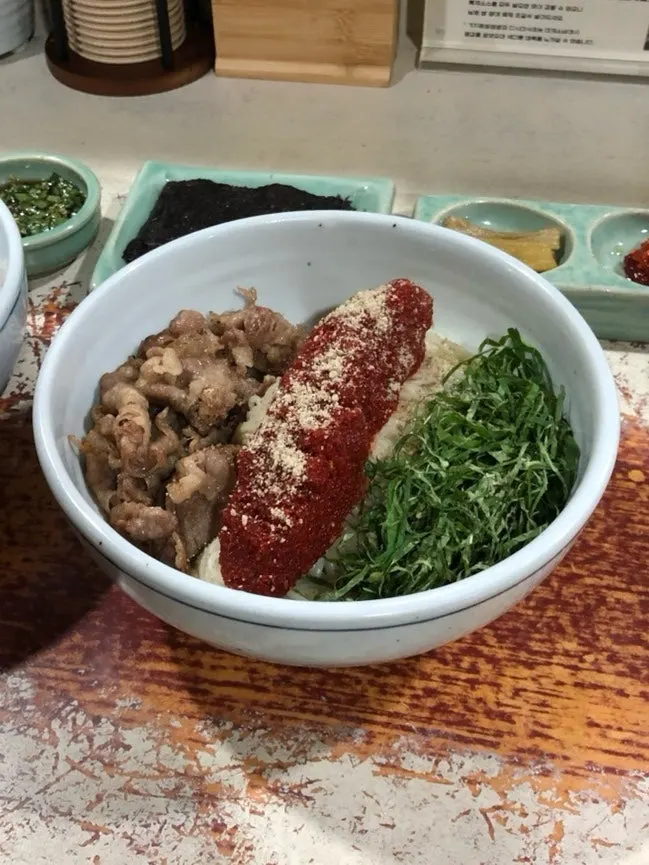 Scene from the meal at Hyangtaek Daebong Branch