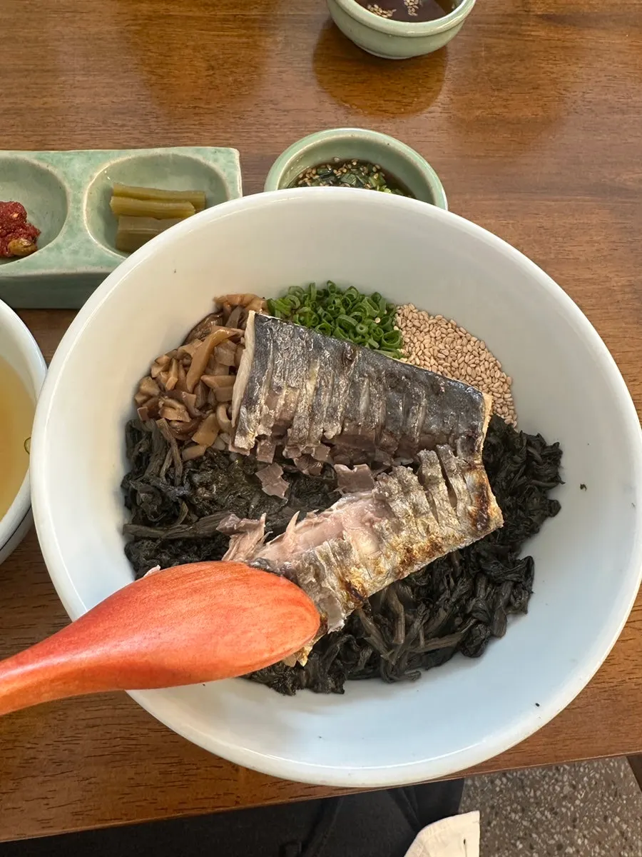 Close-up of a rice bowl dish at Hyangtaek Daebong Branch