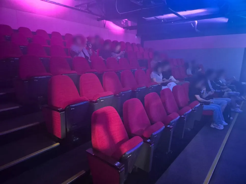 Empty audience seats an hour before showtime