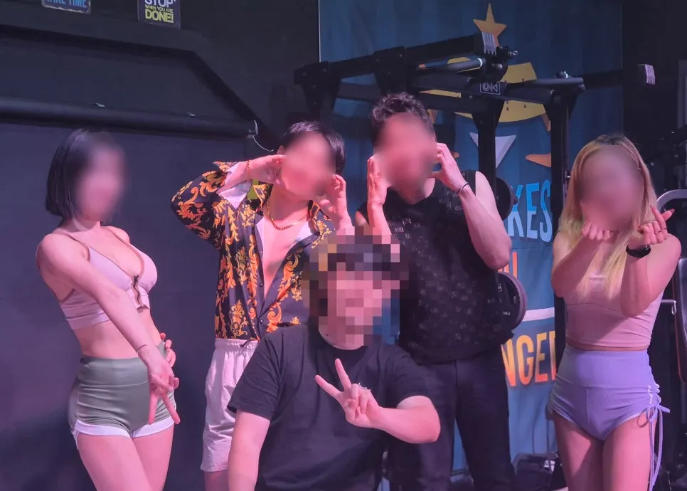 Photo area with the cast after the performance