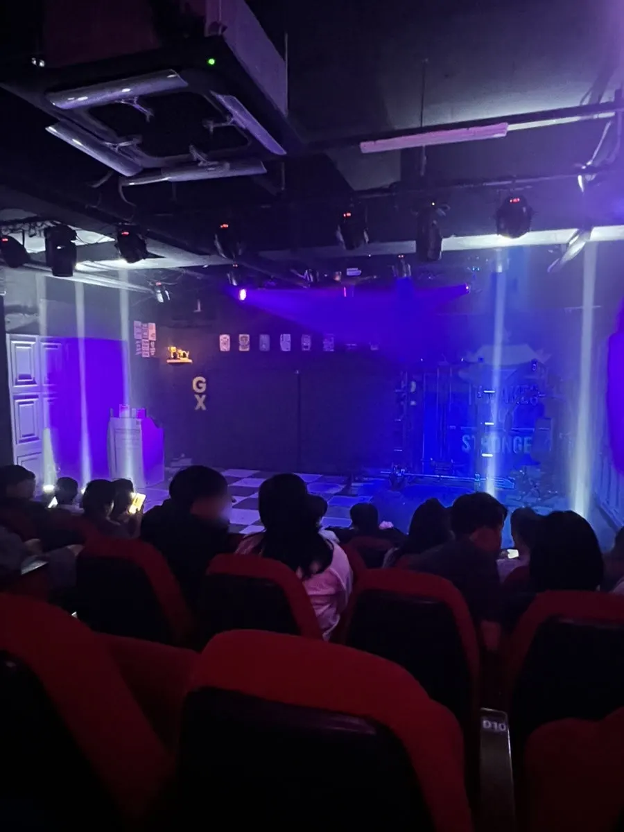 나인 씨어터 극장 내부 좌석과 무대
