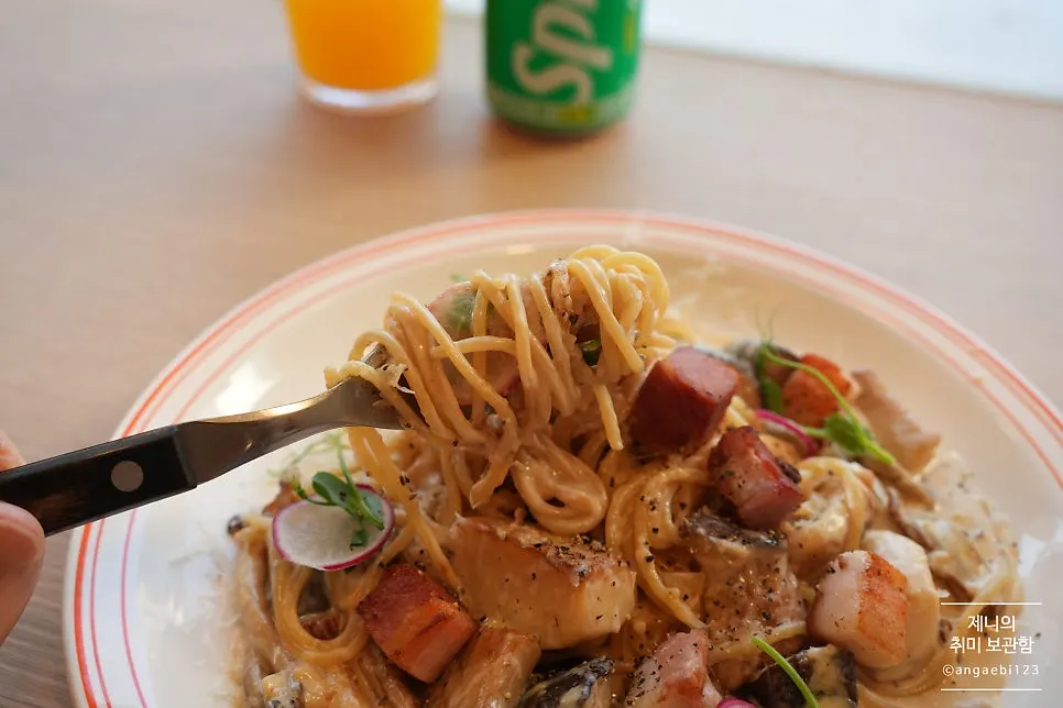 Pasta noodles coated in cream sauce