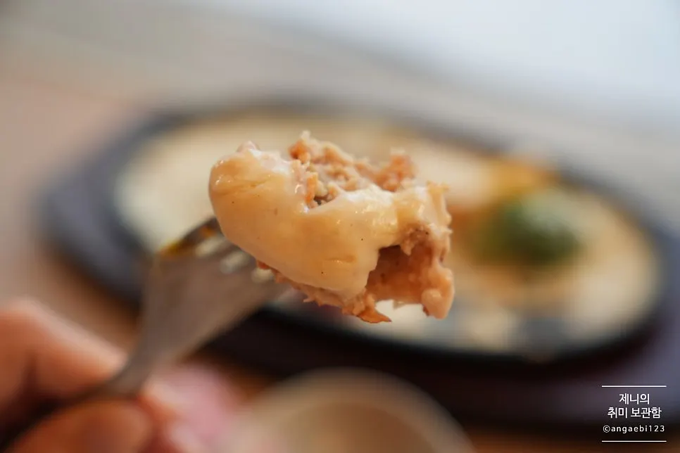 The thin, sweet cream sauce on the cheese cutlet