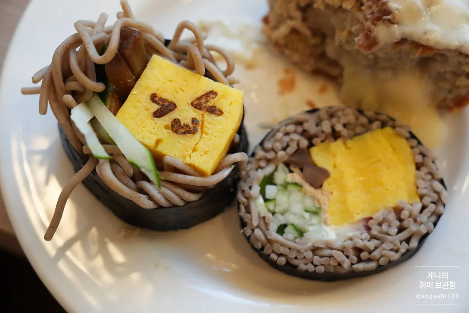 The soft-textured soba maki