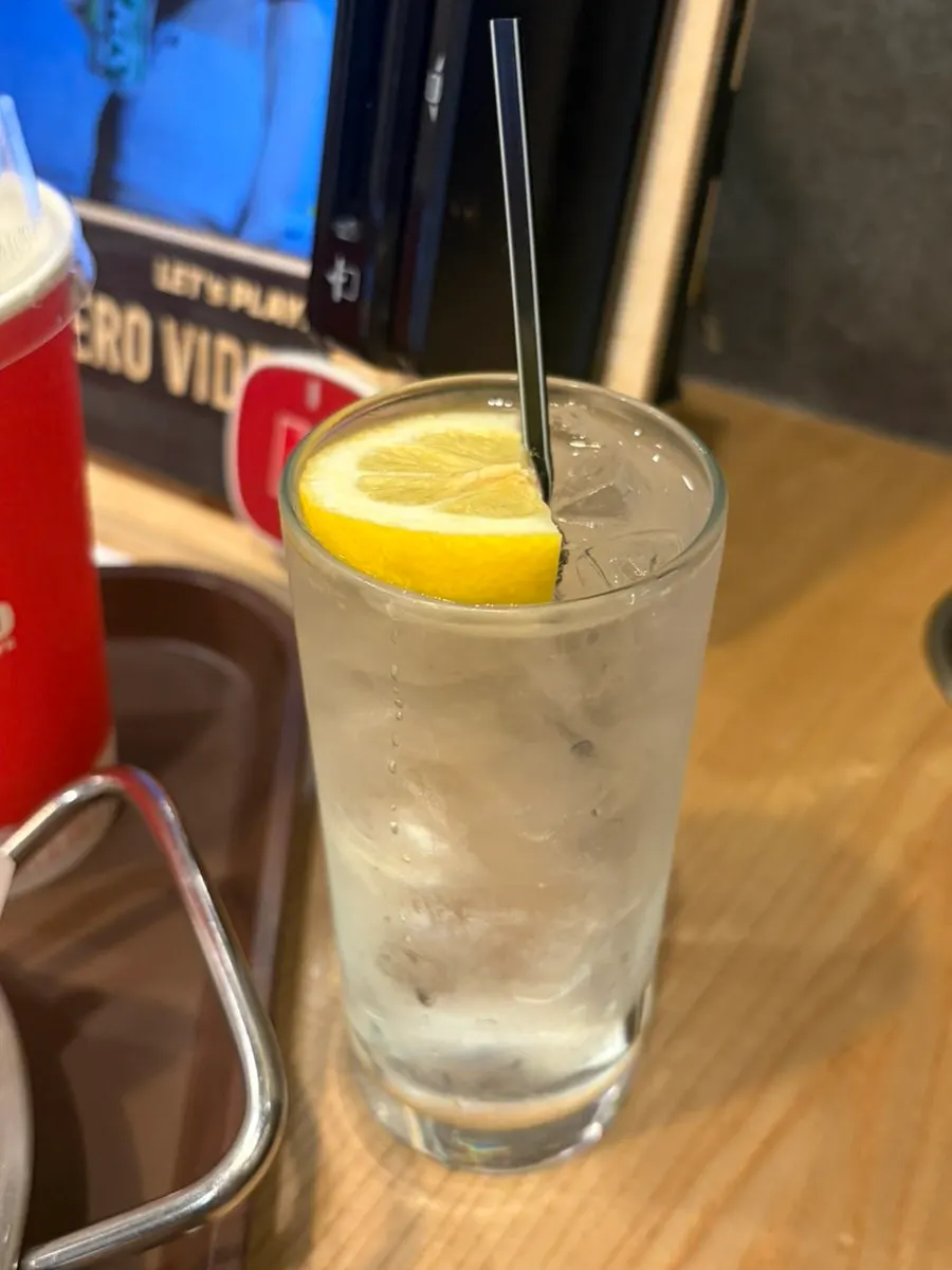 주문한 하이볼 한 잔
