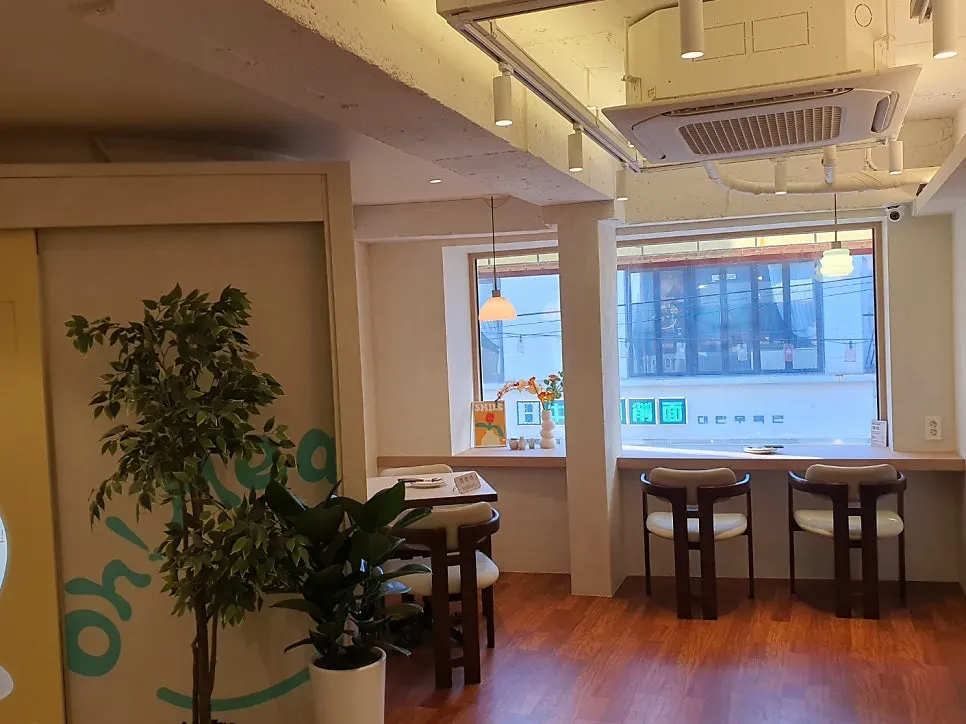 Interior decor at Omil Hyehwa