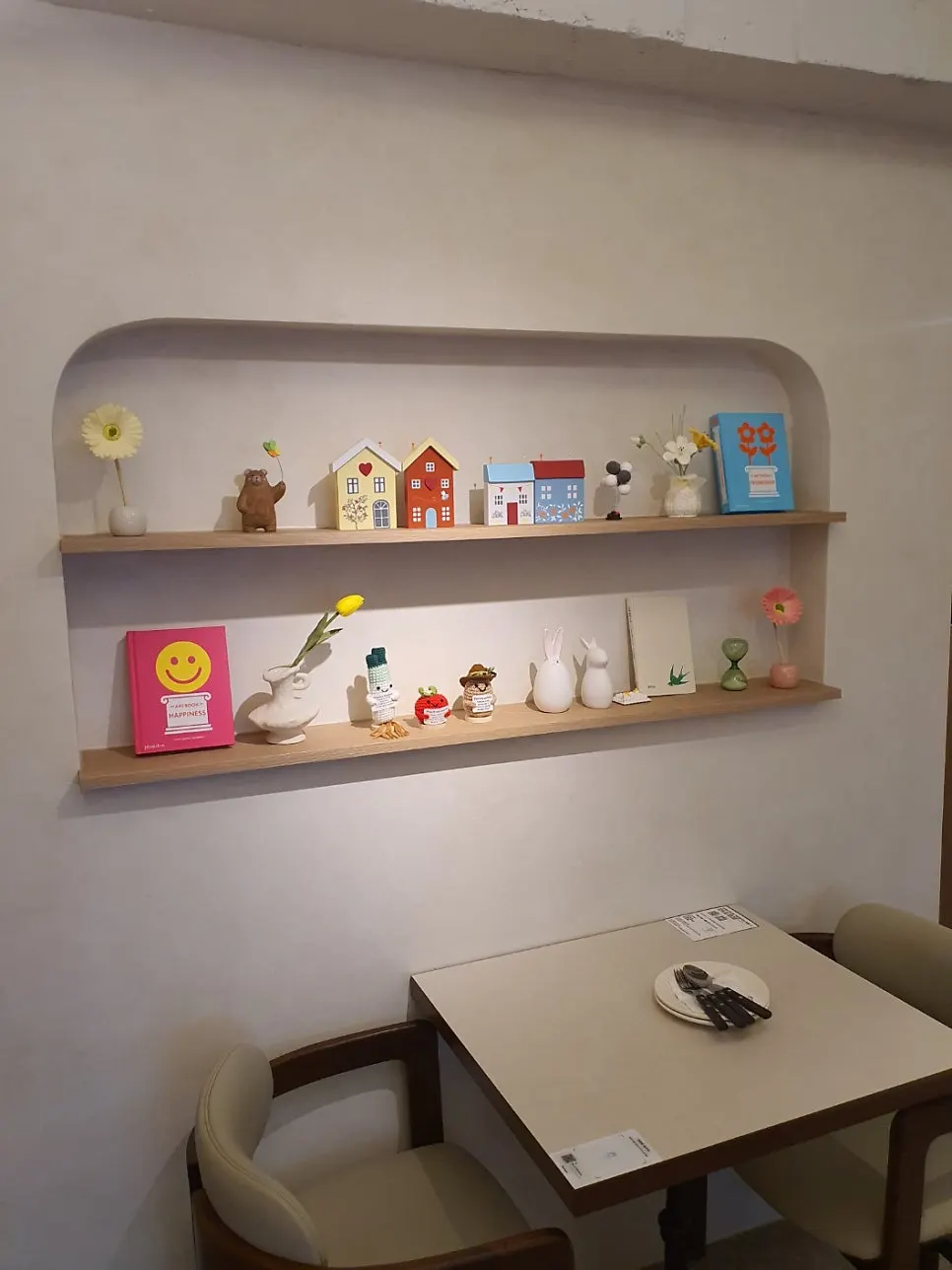 Cute interior of Omil