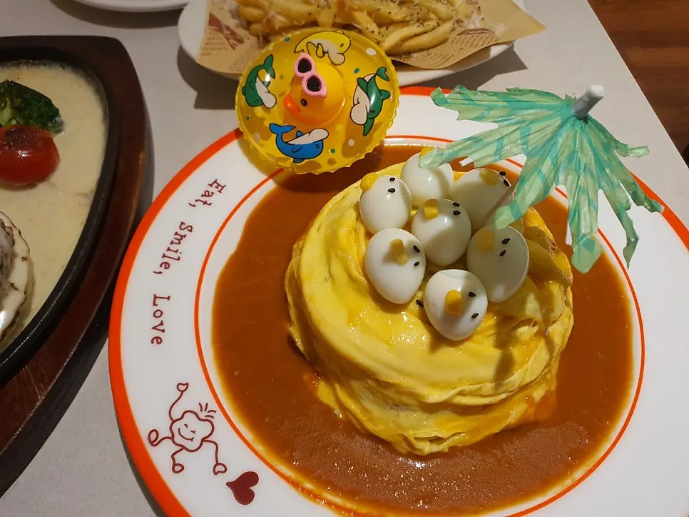 Rubber-duck omurice and cheese cutlet