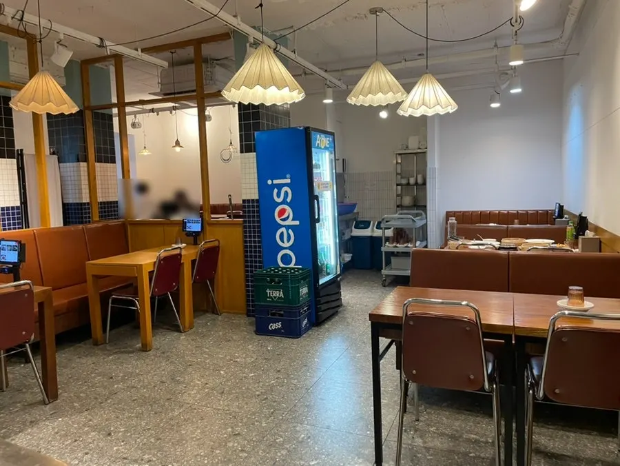 Dim sum steamer and 1st-floor space at Cheonghwawon