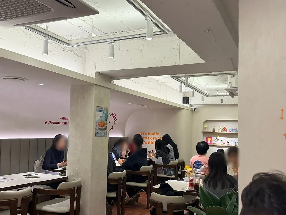 오밀 혜화대학로 테이블 세팅