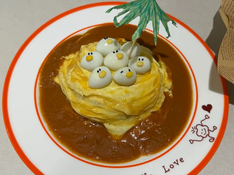 테이블에 차려진 오밀 파스타 한 상