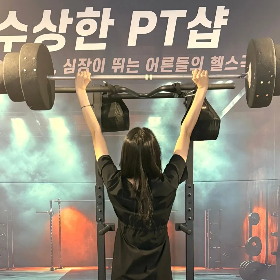 PT샵 콘셉트의 공연장 내부 공간
