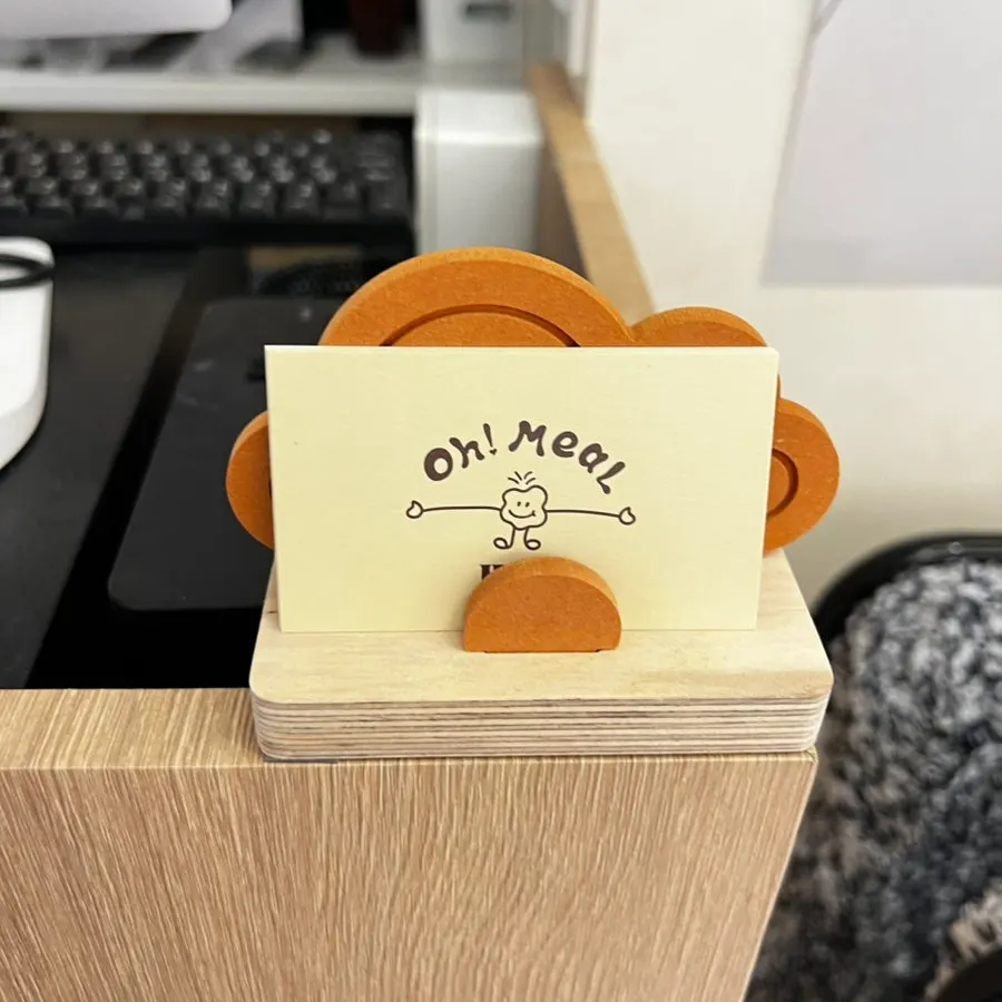 오므라이스와 파스타를 함께 차린 테이블