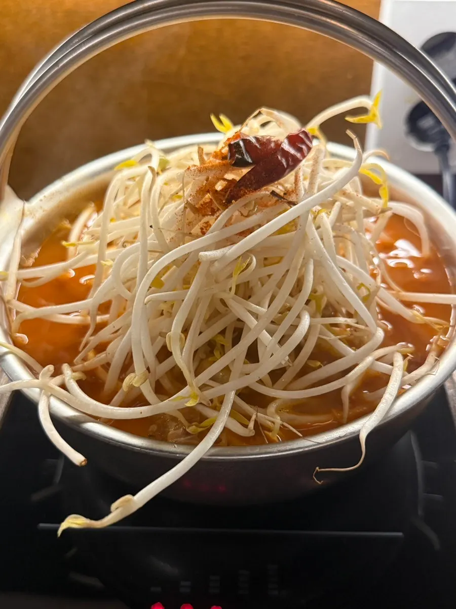 Spicy seafood nabe and yakitori order