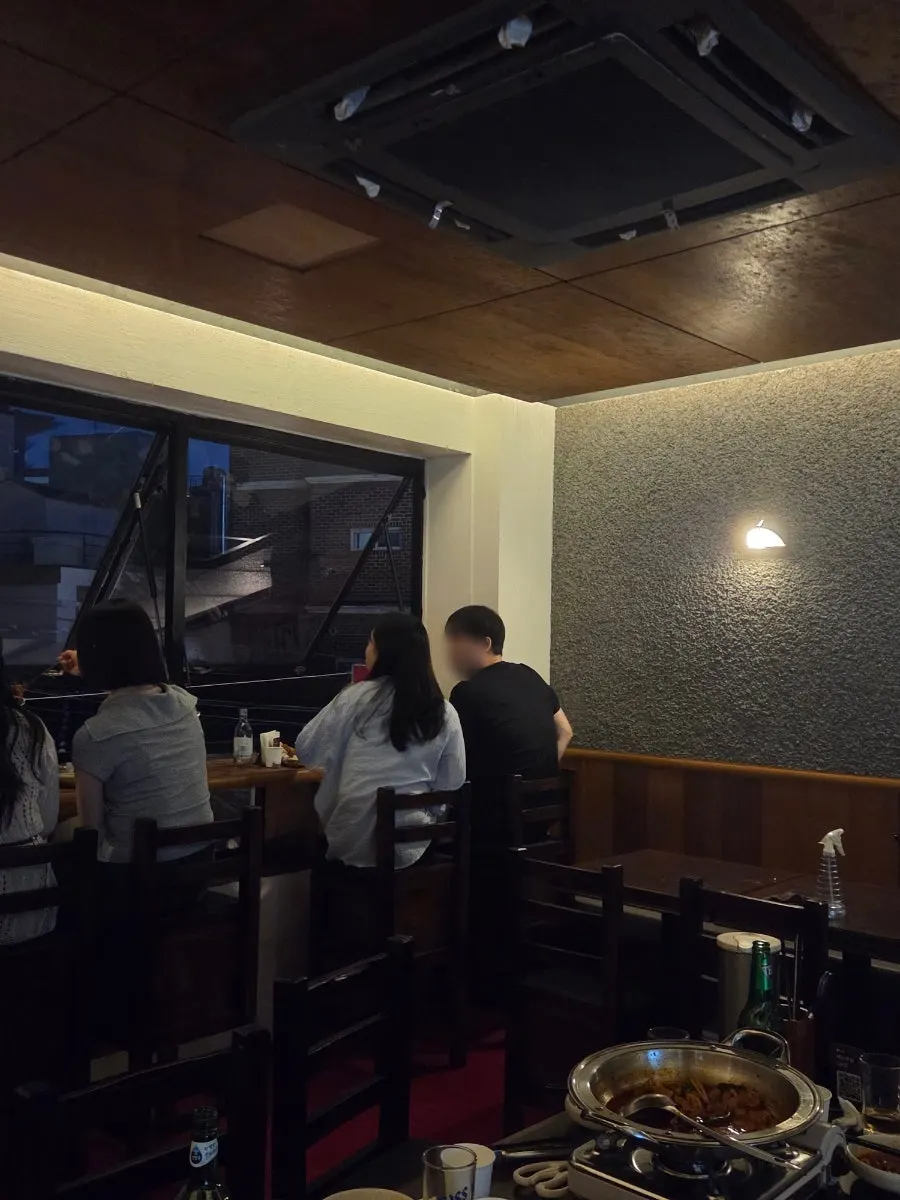 혜화화 매장 테이블과 좌석 분위기