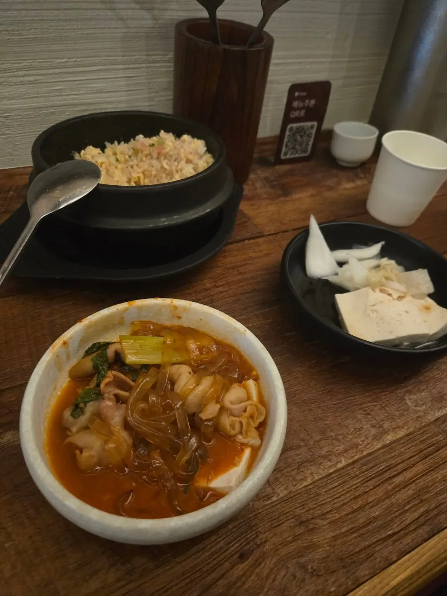 식사를 마친 혜화화 테이블